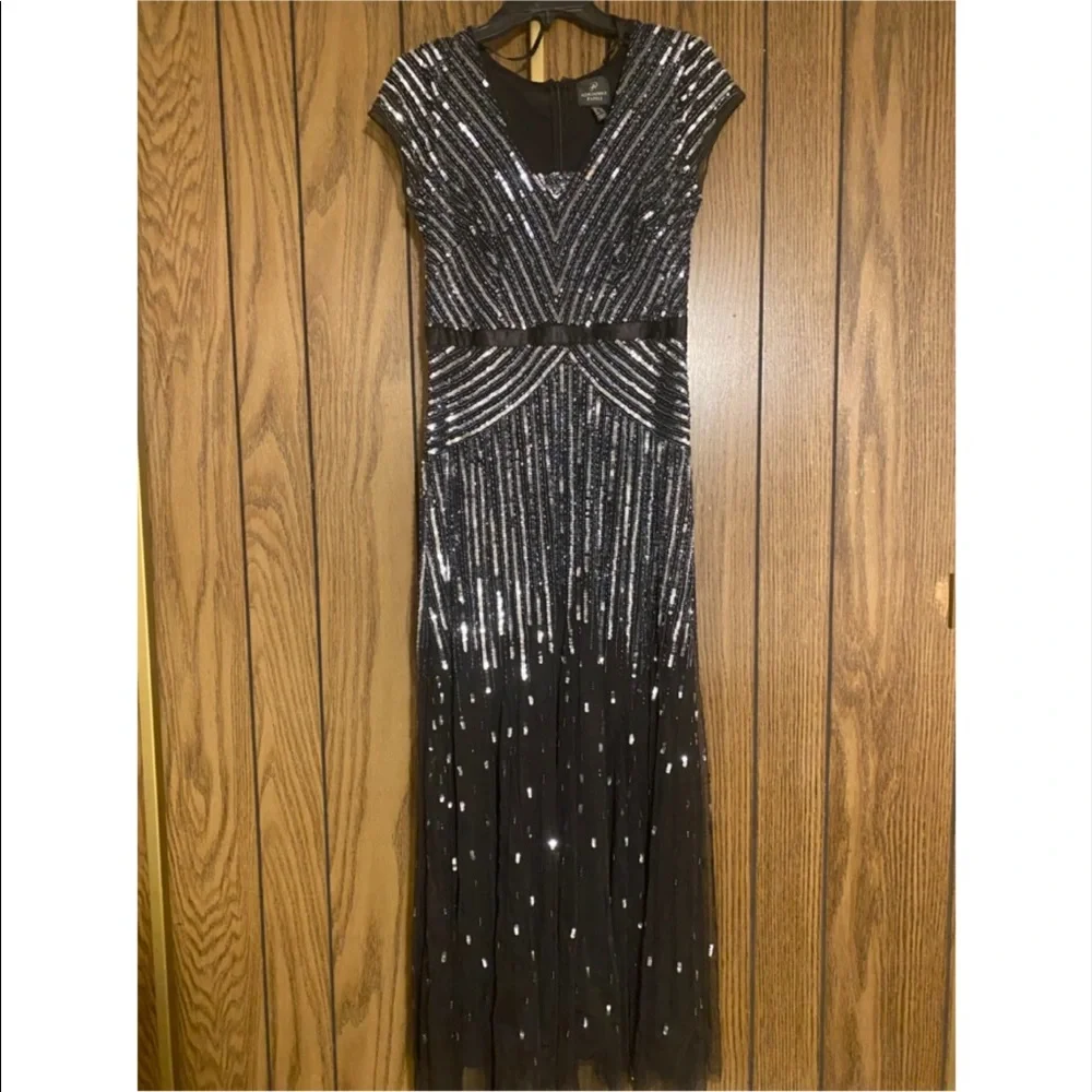 Adrianna Papell beaded Gown🖤 - Picture 1 of 5